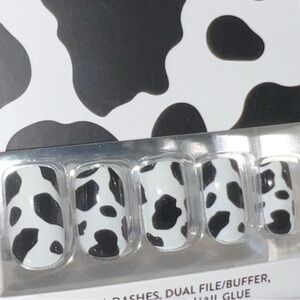 🐄 Red Aspen Nail Dashes – “Holy Cow, Carmen!” – NEW in Box 🐄